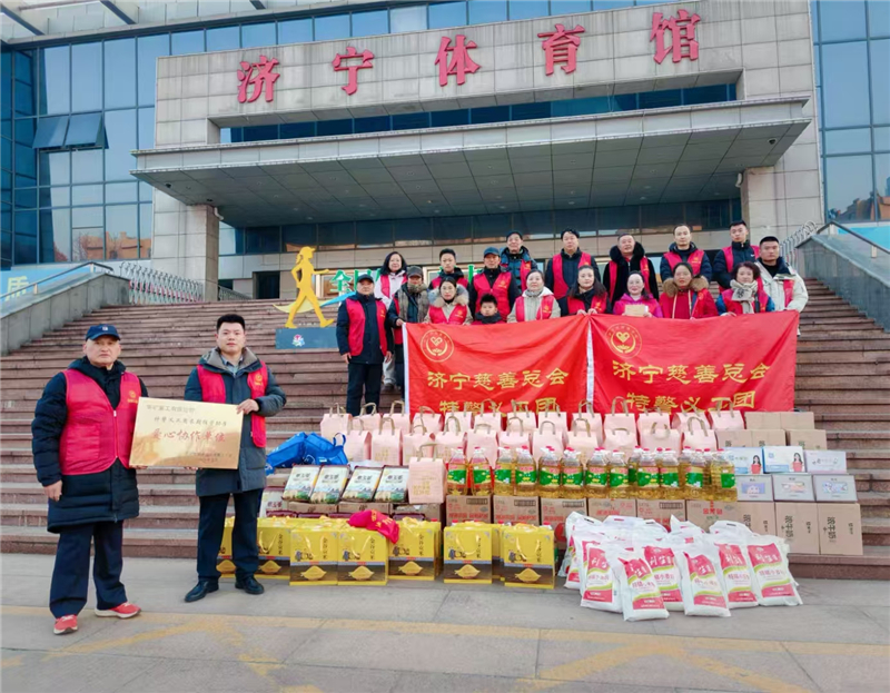 華礦集團(tuán)參加冬季助學(xué)走訪活動(dòng)并獲得“特警義工團(tuán)愛心協(xié)作單位”榮譽(yù)稱號(hào)