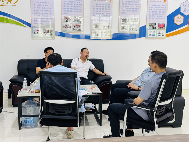 熱烈歡迎遼寧工程技術(shù)大學領(lǐng)導一行蒞臨華礦集團參觀考察