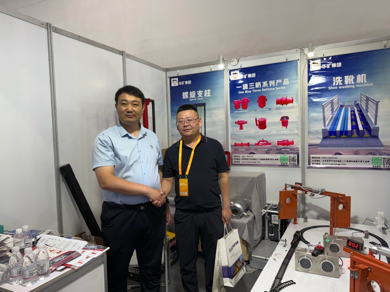 接待3_副本.jpg 接待3_副本.jpg